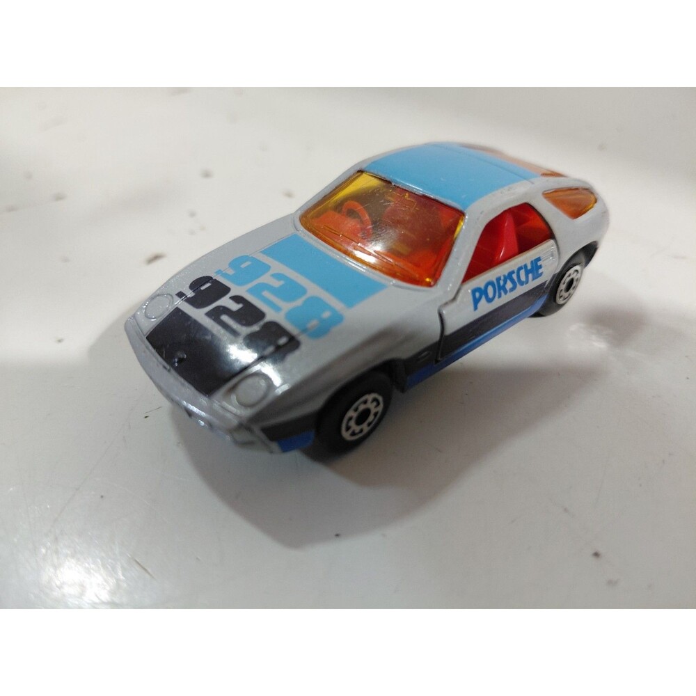 Matchbox Superfast 1:64 Die Cast Porsche 928 Sports Cae w/Opening Doors